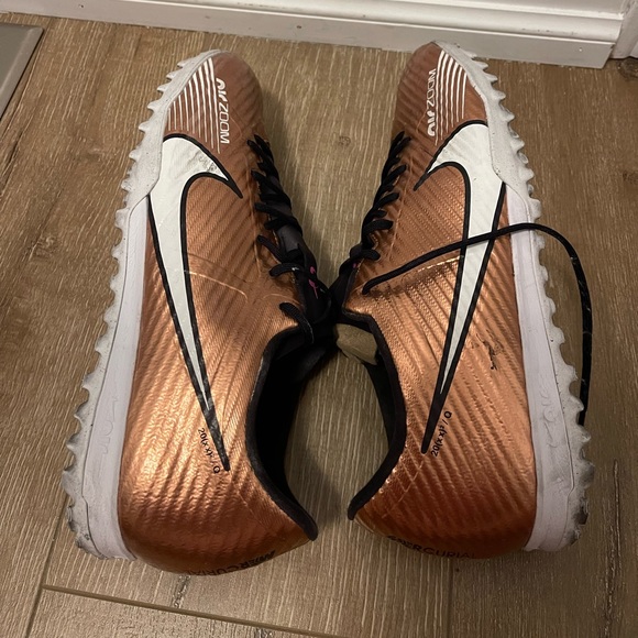 Nike Indoor Soccer Shoes - Picture 5 of 5